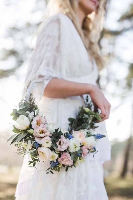 Lees meer over het artikel Bloemen hoepels als bruidsboeket