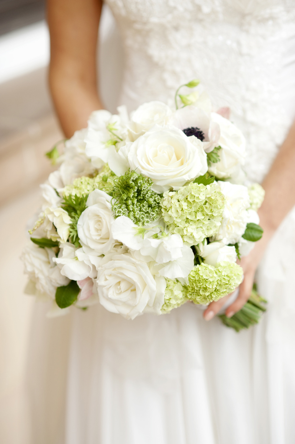 kompas Bedrog Voorwaarde Voorbeelden van de mooiste witte bruidsboeketten en bruidsbloemen