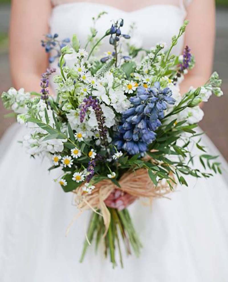 Lees meer over het artikel Bruidsboeket met veldbloemen