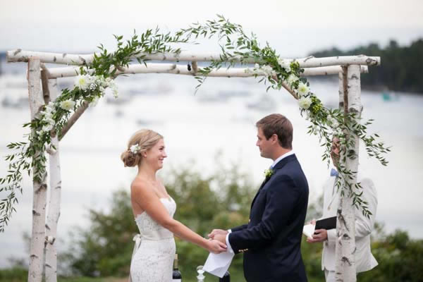 bloemenboog-trouwceremonie