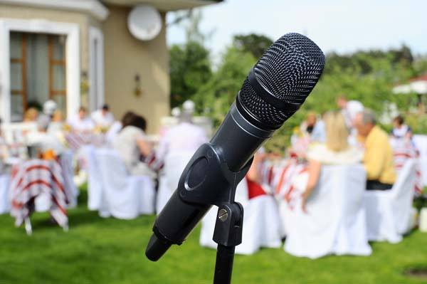 Microphone-trouwceremonie-openlucht