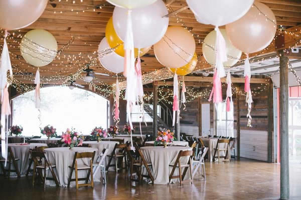 pastel-ballonnen-bruiloft-decoratie