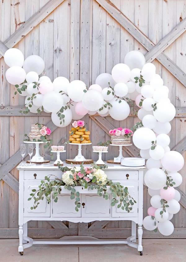 Witte-ballonnen-decoratie-bruiloft