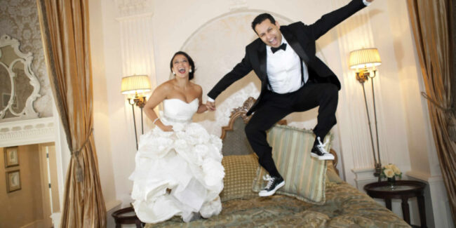Lees meer over het artikel Bruiloft grappen bruidspaar thuiskomst